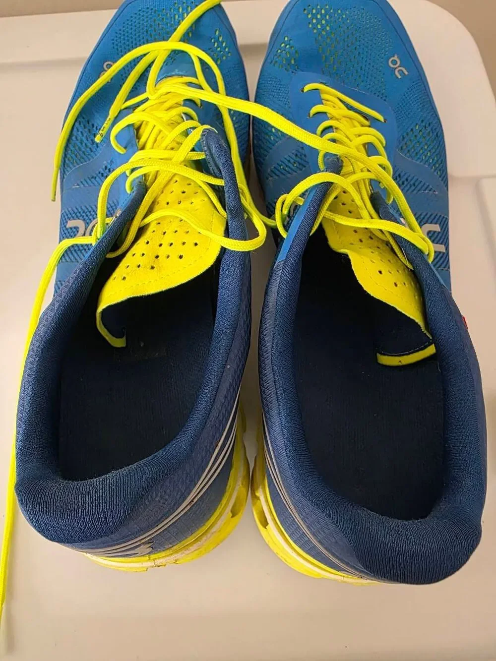 On Running Cloudflow Mens Malibu Neon Blue Athletic Running Sneaker Size 12.5